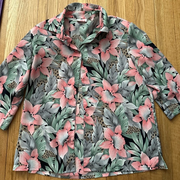 Women’s floral blouse - Picture 1 of 2